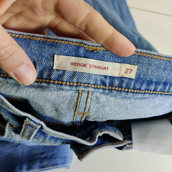 Levi's Wedgie Straight Crop Jeans - Picture 6 of 11